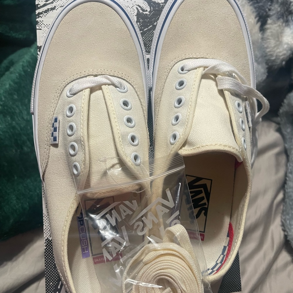 Vans - Picture 4 of 4